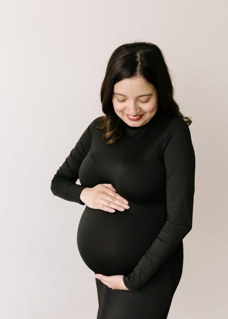Katie Ballantine Photography, New Market, Frederick Maryland Maternity Photographer.  Minimalist maternity photography.