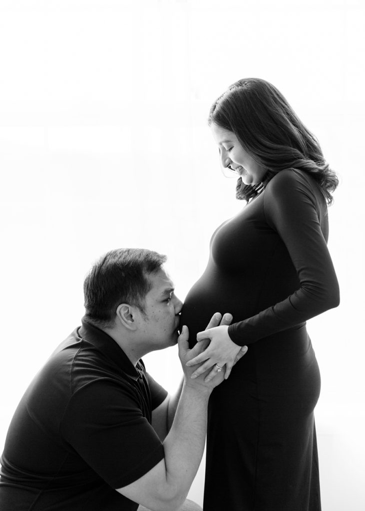 Katie Ballantine Photography, New Market, Frederick Maryland Maternity Photographer.  Minimalist maternity photography.