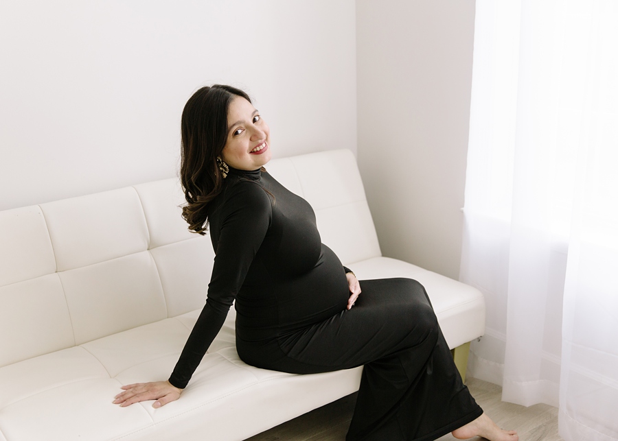 Katie Ballantine Photography, New Market, Frederick Maryland Maternity Photographer.  Minimalist maternity photography.