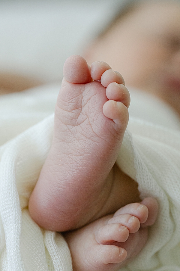 katie ballantine photography. new market maryland newborn photographer. frederick maryland newborn photographer. frederick baby photographer. best frederick baby photographer. best new market newborn photographer. organic newborn photography. natural posing newborn photography