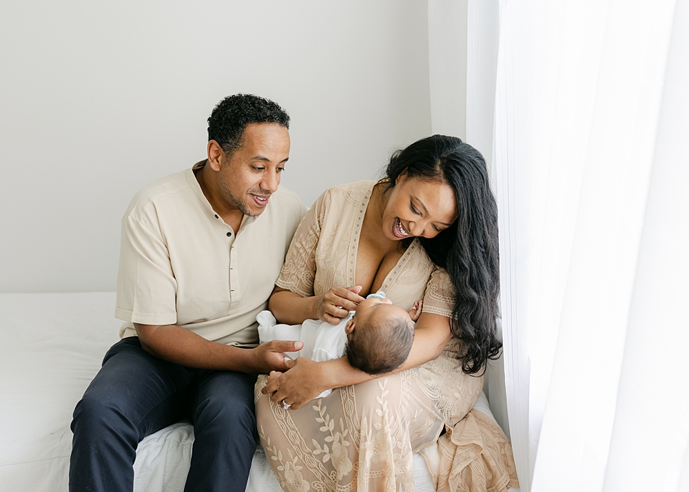 Katie Ballantine Photography. New Market Maryland Newborn photographer. Frederick newborn photographer. Frederick newborn portraits. Maryland organic newborn portraiture. new market baby photographer.
