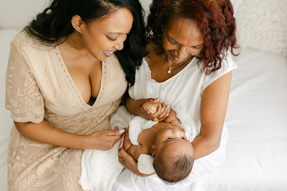 Katie Ballantine Photography. New Market Maryland Newborn photographer. Frederick newborn photographer. Frederick newborn portraits. Maryland organic newborn portraiture. new market baby photographer.