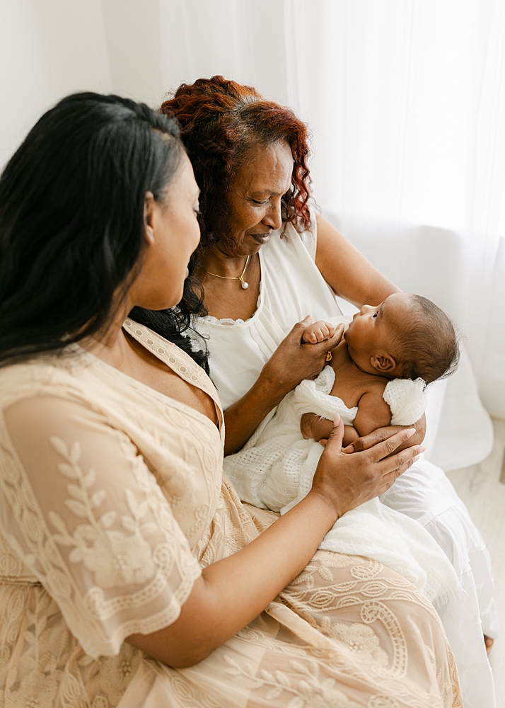 Katie Ballantine Photography. New Market Maryland Newborn photographer. Frederick newborn photographer. Frederick newborn portraits. Maryland organic newborn portraiture. new market baby photographer.