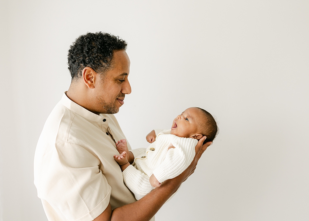 Katie Ballantine Photography. New Market Maryland Newborn photographer. Frederick newborn photographer. Frederick newborn portraits. Maryland organic newborn portraiture. new market baby photographer.