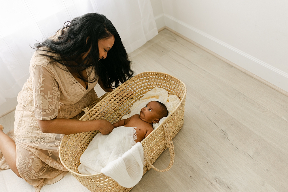 Katie Ballantine Photography. New Market Maryland Newborn photographer. Frederick newborn photographer. Frederick newborn portraits. Maryland organic newborn portraiture. new market baby photographer.
