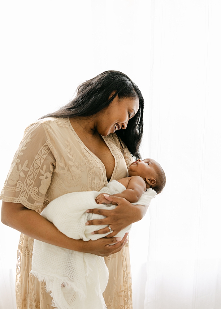 Katie Ballantine Photography. New Market Maryland Newborn photographer. Frederick newborn photographer. Frederick newborn portraits. Maryland organic newborn portraiture. new market baby photographer.