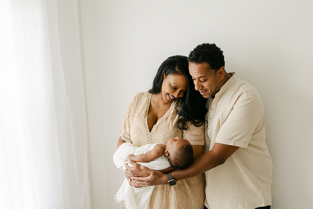 Katie Ballantine Photography. New Market Maryland Newborn photographer. Frederick newborn photographer. Frederick newborn portraits. Maryland organic newborn portraiture. new market baby photographer.