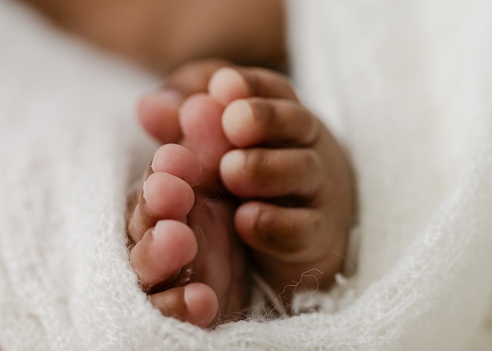 Katie Ballantine Photography. New Market Maryland Newborn photographer. Frederick newborn photographer. Frederick newborn portraits. Maryland organic newborn portraiture. new market baby photographer.