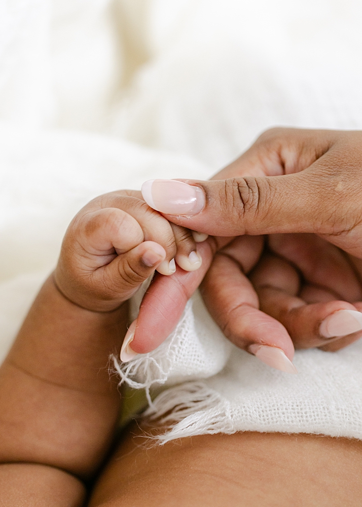 Katie Ballantine Photography. New Market Maryland Newborn photographer. Frederick newborn photographer. Frederick newborn portraits. Maryland organic newborn portraiture. new market baby photographer.